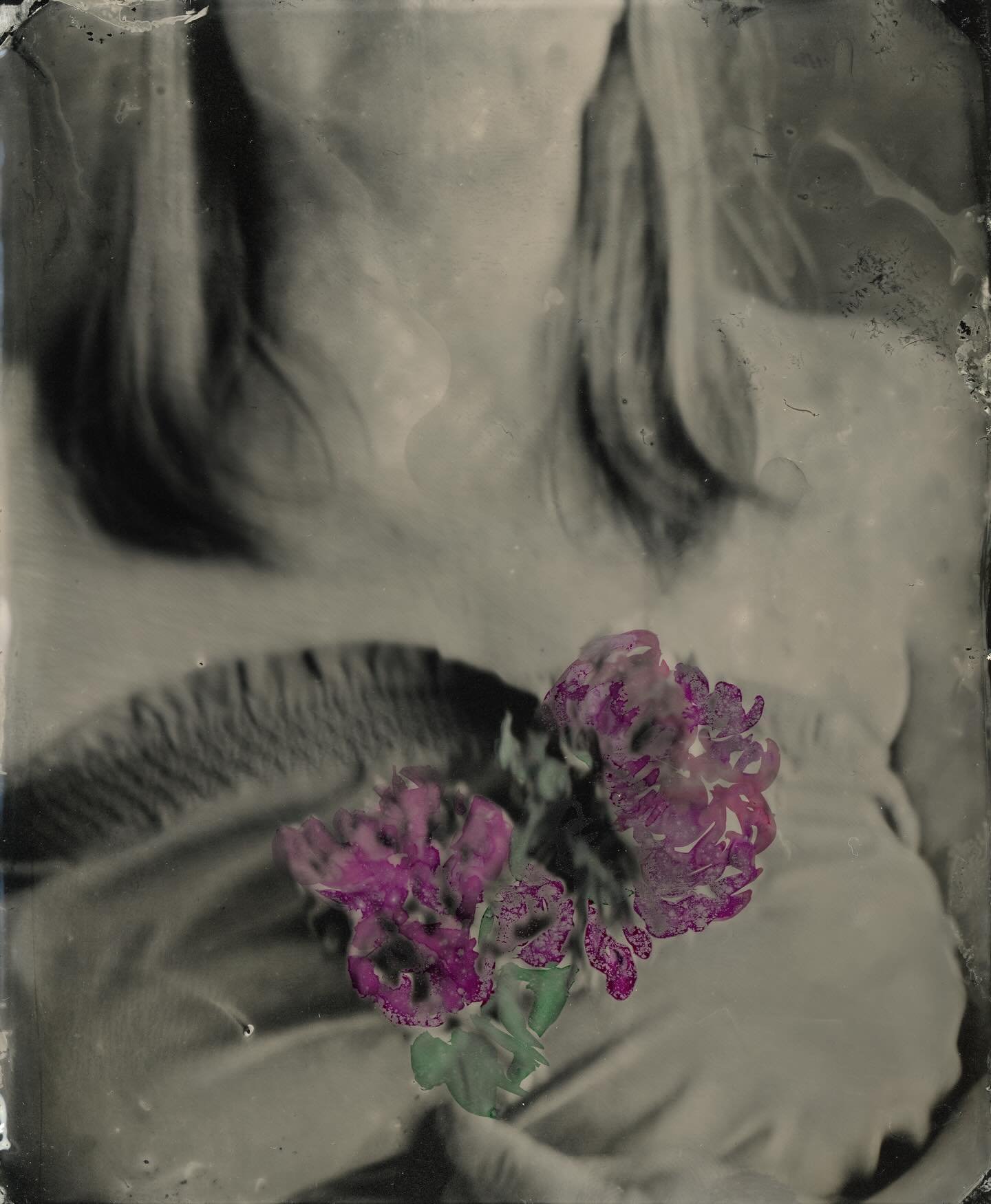 Painting on tintypes feels like heartening back to the selective color craze of the 90s. Now if only it were little kids in too-big old fashioned clothes instead of a self portrait. 😂 But listen, it&rsquo;s fun to try stuff. 
.
#camitypes