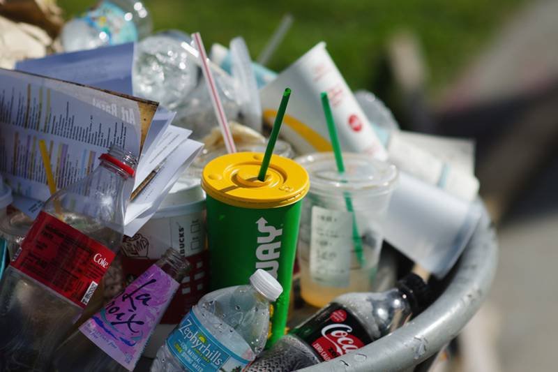 En 2023, les plastiques à usage unique seront enfin interdits au Canada!